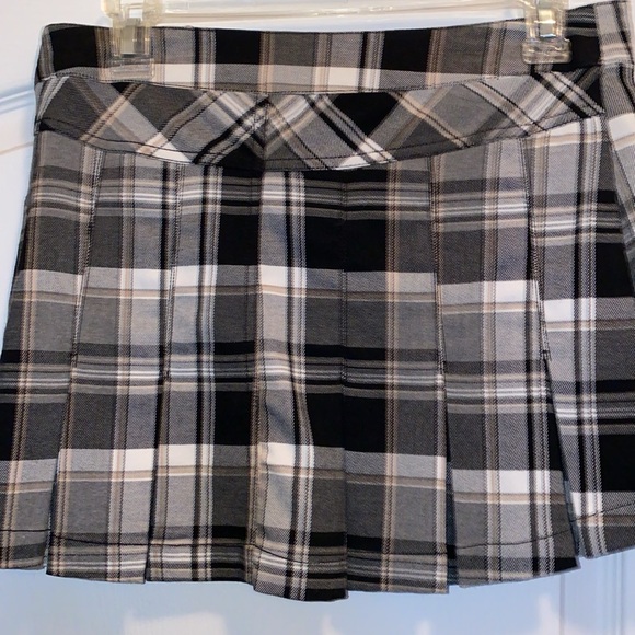 Guess pleated skirt - Picture 3 of 3